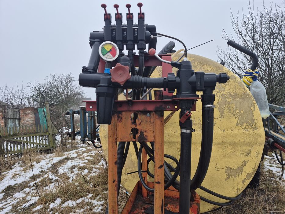 Оприскувач Вікторія-3000.