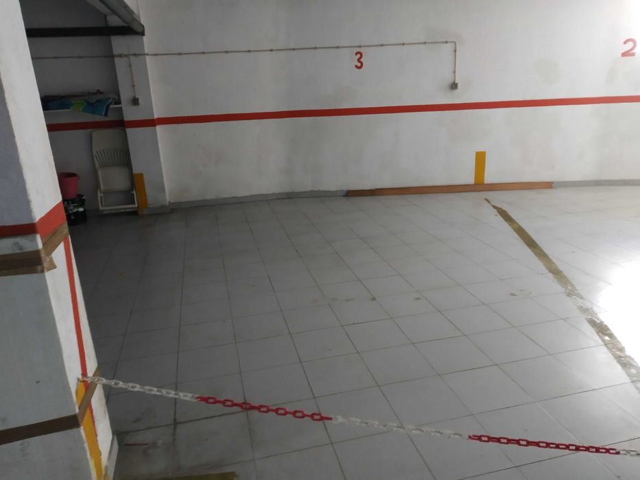 Garagens para arrendamento - Cacém / Rio de Mouro / Rinchoa