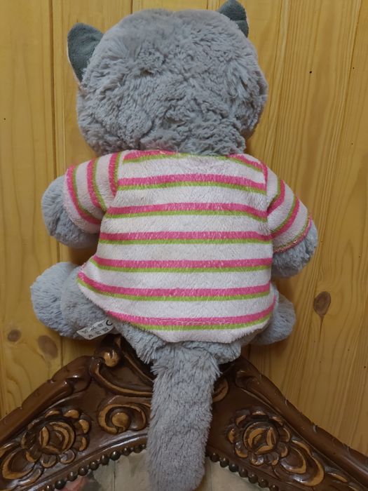 Продам плюшевого кота с мячики.