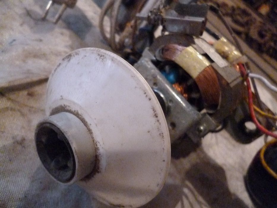 Кухонный комбаин SATURN ST1061/600W.(запчасти)