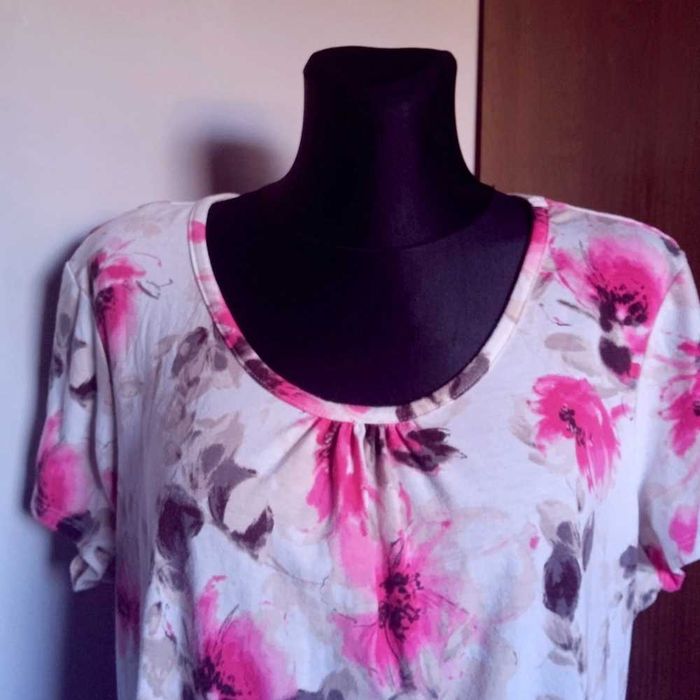 Kremowa bluzka w kwiaty r. 48