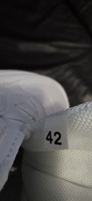 Продам белоснежные красовки