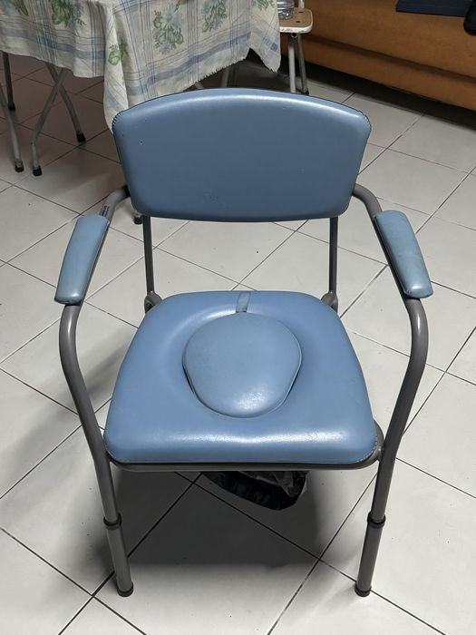 Cadeira Sanitária com Balde