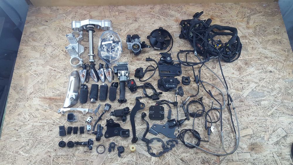 TR650 Terra Strada 650 owiewka wypelnienie polka lampa dzwignia nozka