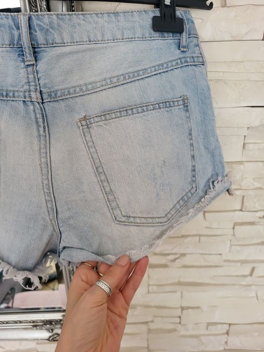 Krótkie szorty jeansowe