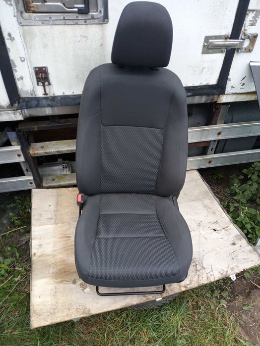 Toyota corolla e18 2013-2018 fotel lewy przód kierowcy wersja europejska