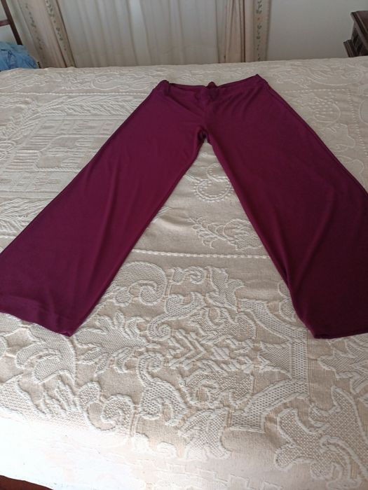 Duas calças de senhora novas, tam. XL.