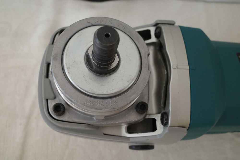 Полірувальна шліфувальна машина Makita SA7000C