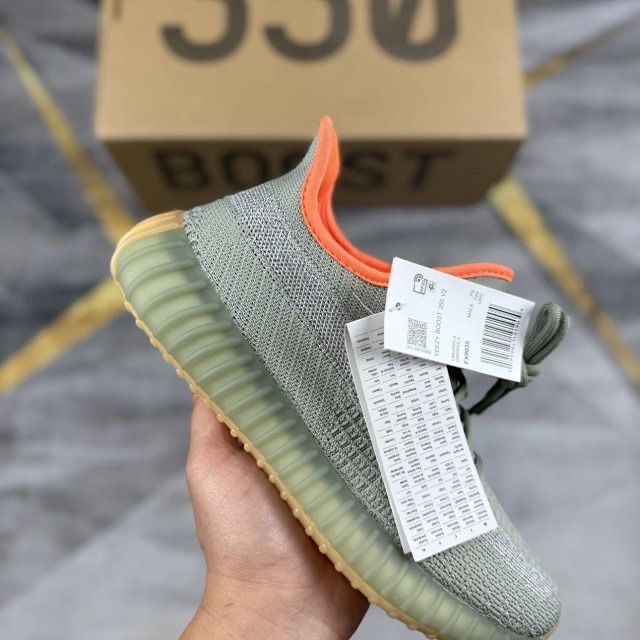 Adidas Yeezy, 43