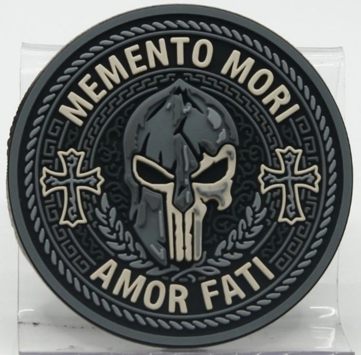 3D ПВХ патч Punisher у шоломі з написом “Memento Mori / Amor Fati” Ø66 мм