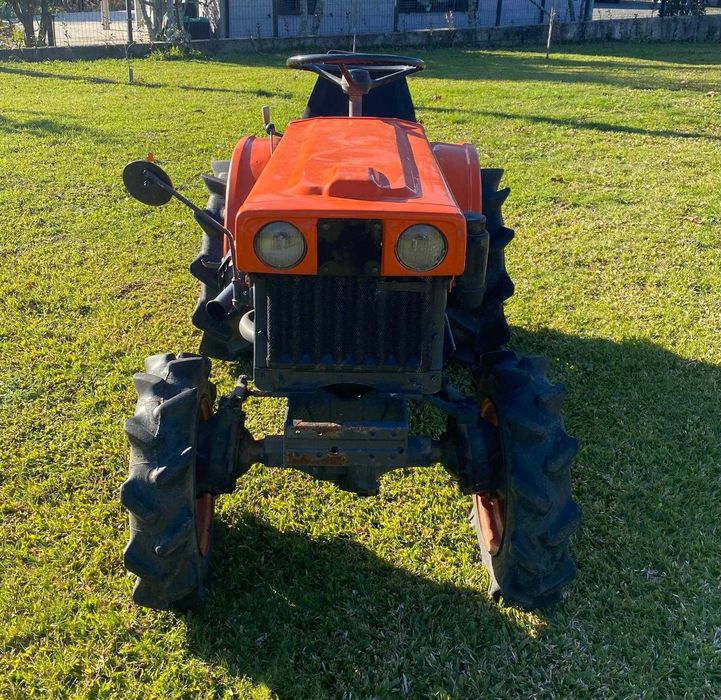Mini Trator Kubota B6000 + 4 Alfaias