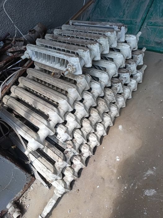 Продам чугунные батареи