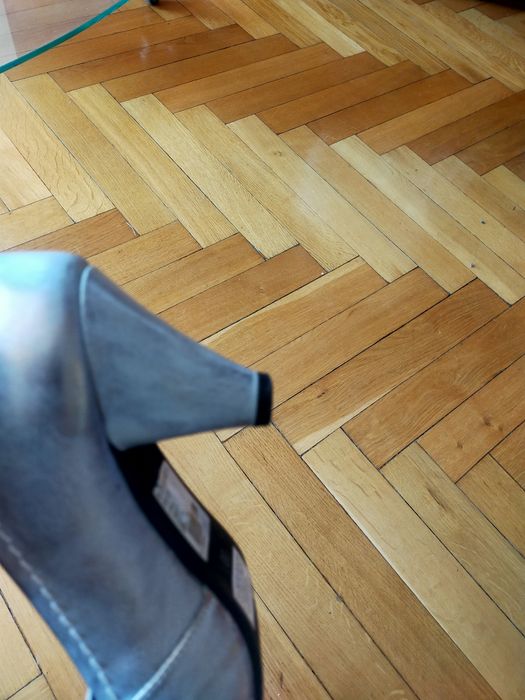 Eleganckie, cudne skórzane szaro - srebrne buty.