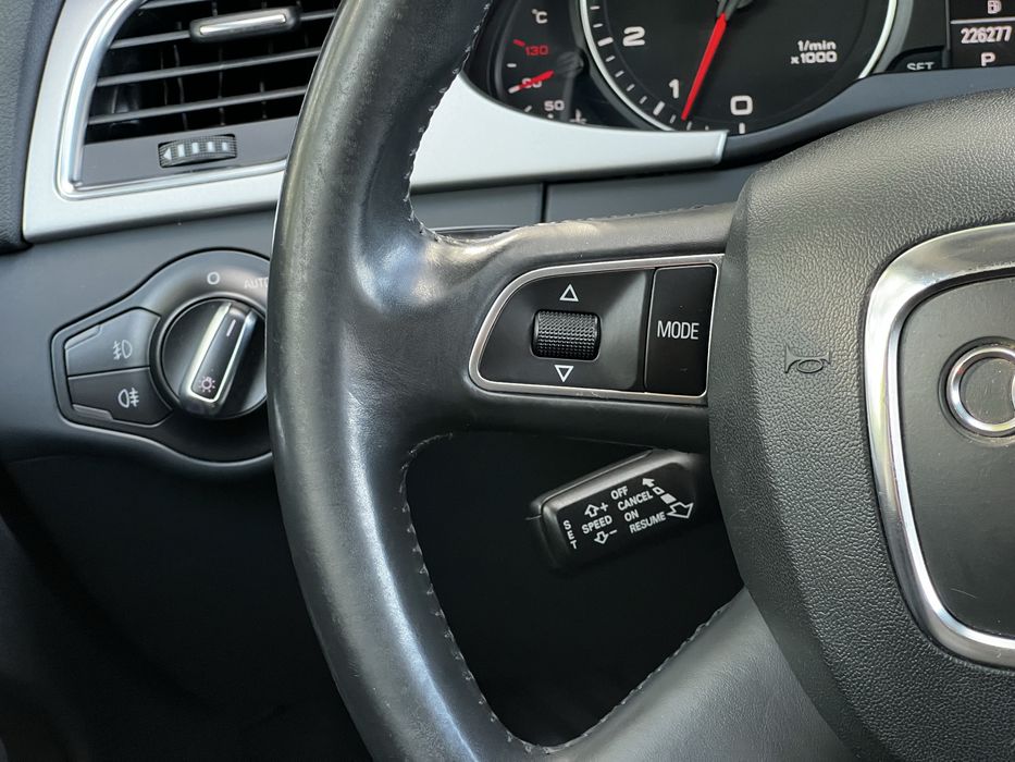 Audi A4b8 2011 рік 1.8 бензин