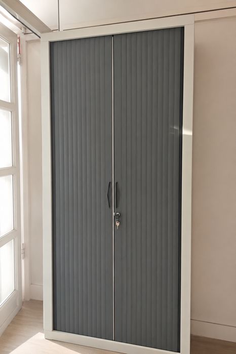 Armários de arrumação com portas de persiana