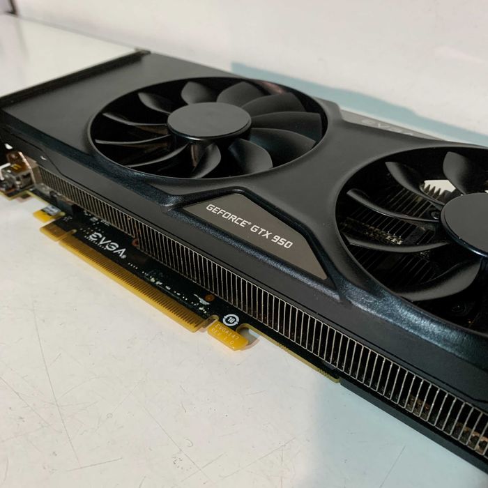 Placa gráfica EVGA GTX 950 [Não funcional]64750735204225122