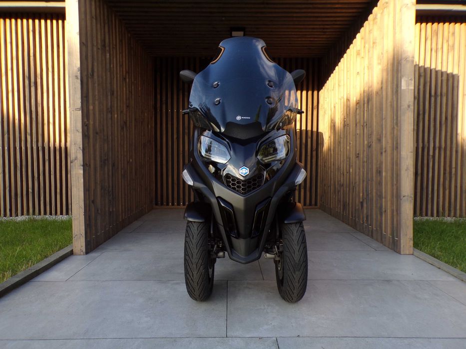 Piaggio MP3 400 HPE najnowszy model kolor Czarny Mat + Oryginalny Kufer OEM.
