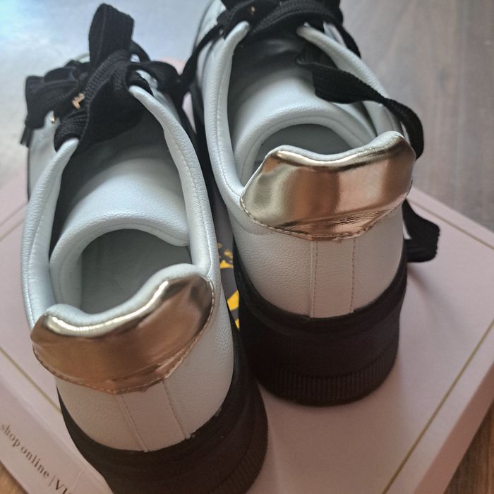 Adidasy na platformie