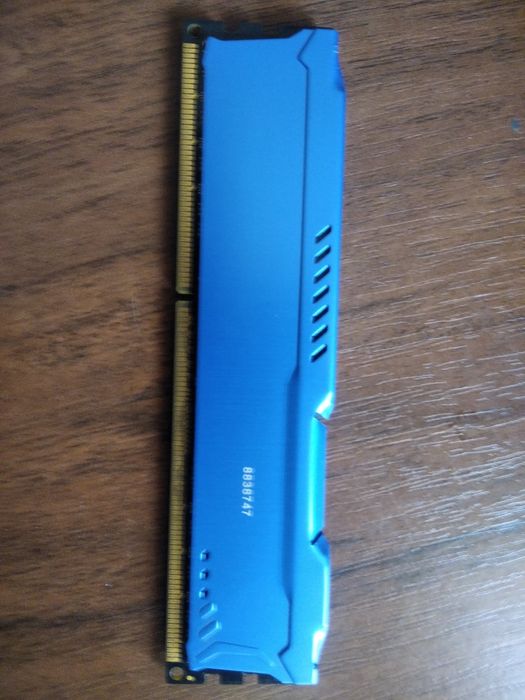 топова оперативна память Dddr 3 2400 8 gb 2666MHz тримає в розгоні!
