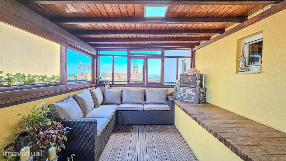 Apartamento T2 no Bonfim, Porto, terraço fechado e varanda.