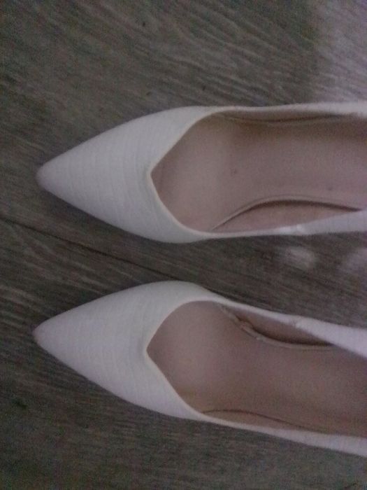 Sapatos Bershka brancos n 38