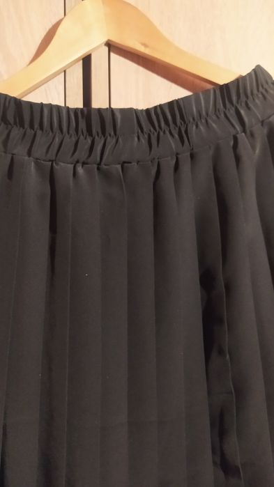Długa czarna spódnica plisowana rozm. 14 L- xl