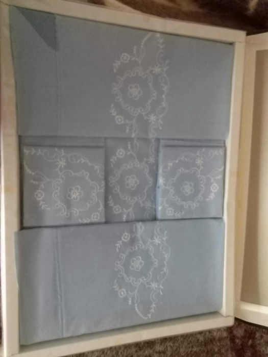 Lençois de casal bordados novos