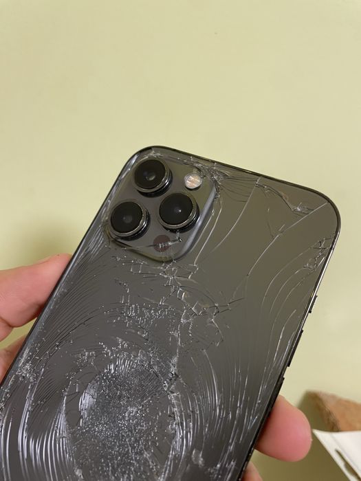 Iphone 12 pro max uszkodzony