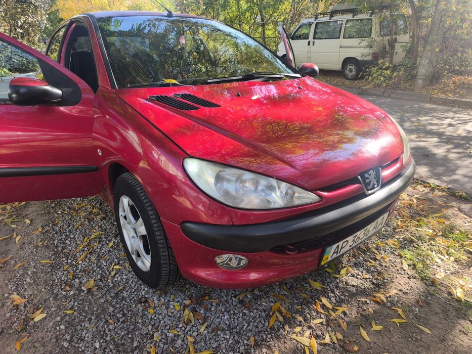 продам автомобіль Пежо 206