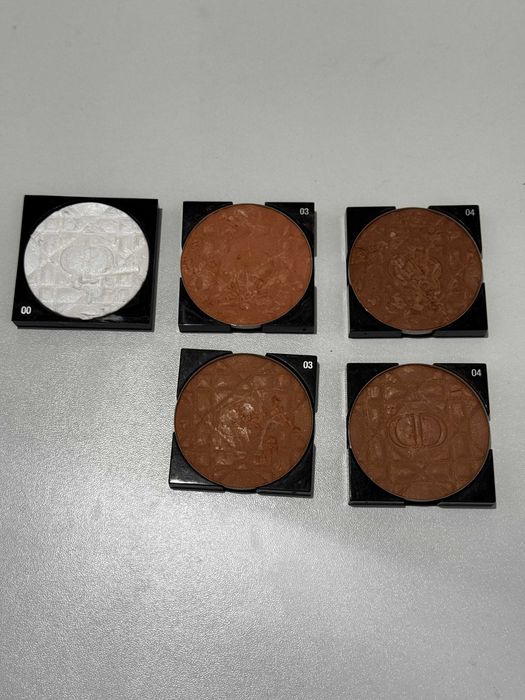 Пудра-бронзатор та фіксуюча пудра з матовим та сяючим фінішем від Dior