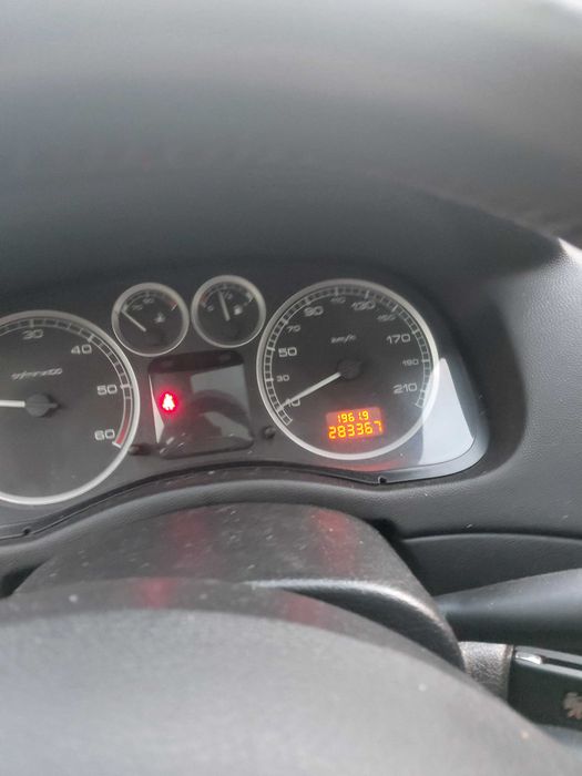 Peugeot 307 Hdi muito bom estado pneus novos aceito troca em moto de igual valor