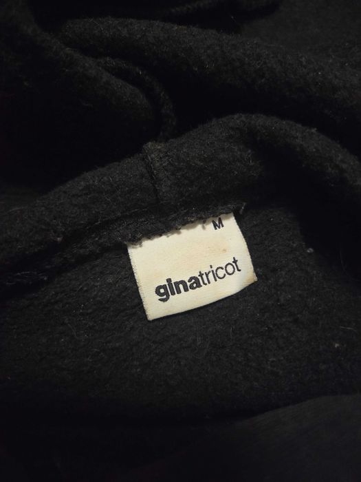Bluza z kapturem krótka whatever z nadrukiem ginatricot