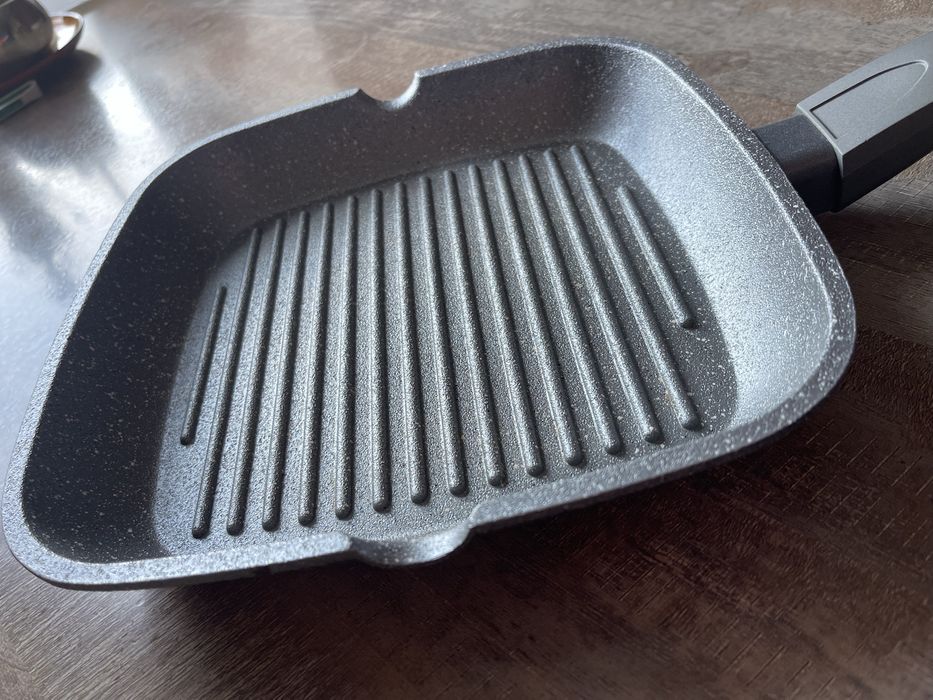 Сковорода-гриль Fissman 24x24 в отличном состоянии