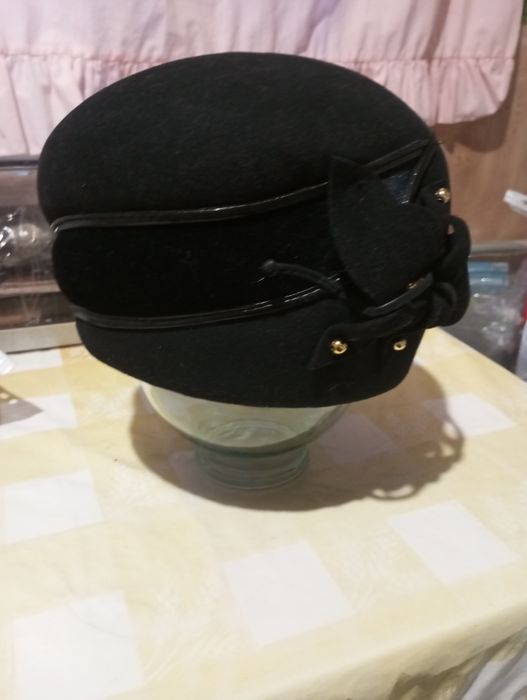 Шапка жіноча фетрова,нова.