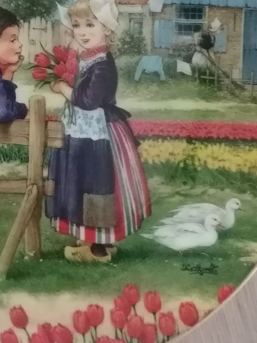 porcelanowy talerzyk ozdobny J. C. V. Hunnik Hand