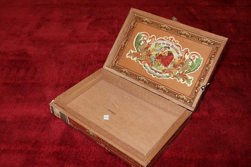 Caixa madeira antiga charutos cigarros artesanal