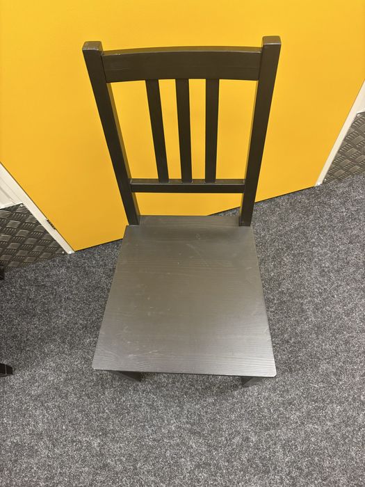 Cadeira de madeira do IKEA