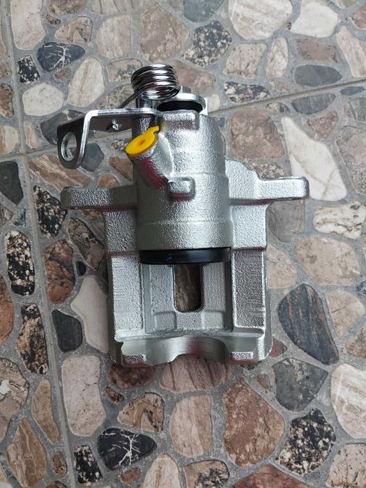 Продається супорт до Opel Vivaro