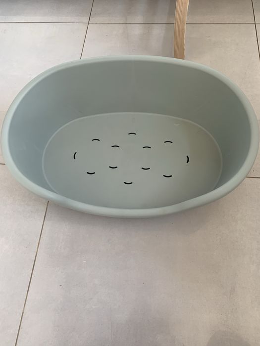 Legowisko owalne z otworami