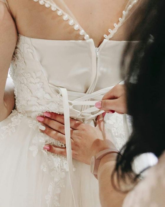 Продаю весільну сукню