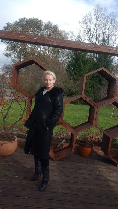 Kożuch czarny nabłyszczany z norką naturalną