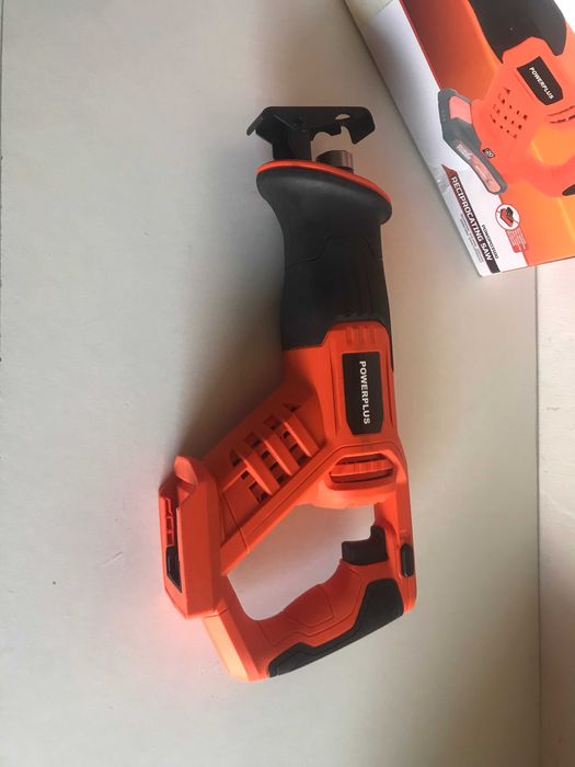 Акумуляторна шабельна пила Powerplus Dual Power POWDPO3500