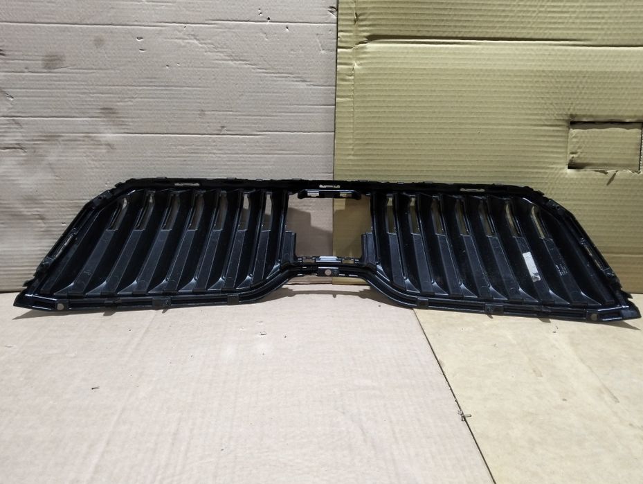Grill Skoda Superb lll 3V0