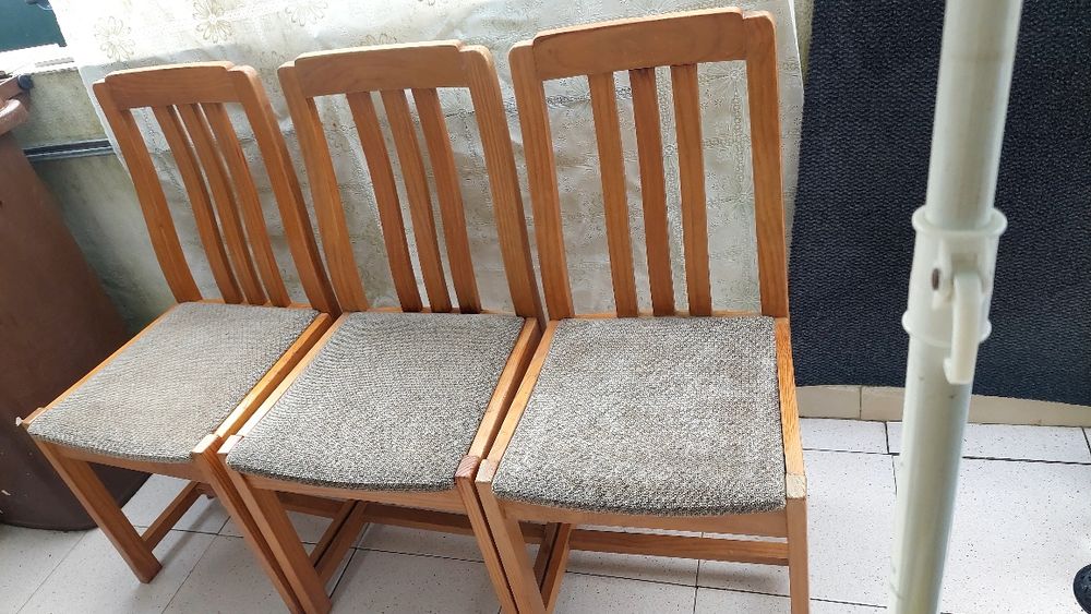 Cadeiras em madeira