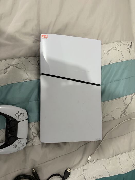 Playstation 5 slim 1TB inclui conta com diversos jogos on-line