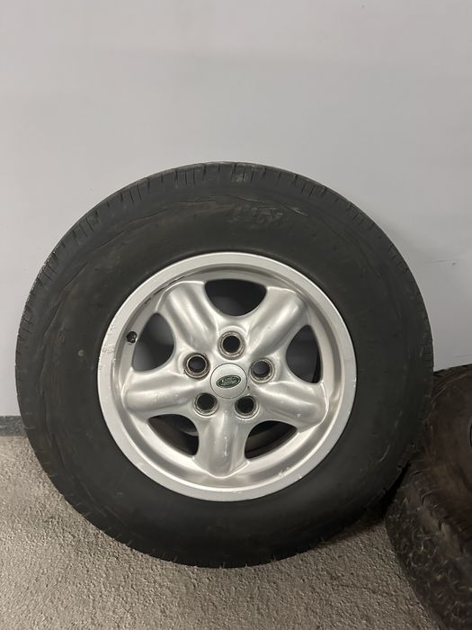 Conjunto jantes e pneus | Land Rover