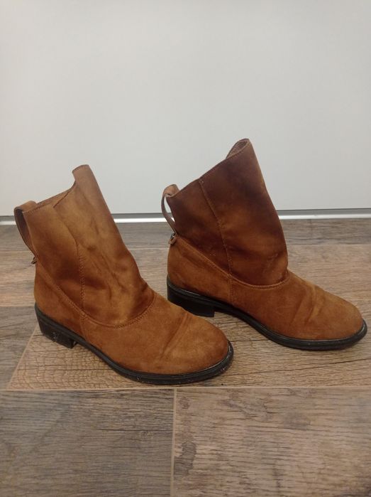 Zamszowe botki 36
