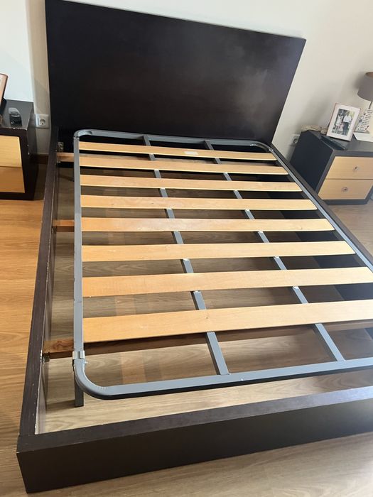 Cama casal + 2 mesas cabeceira