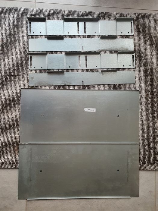 IKEA utrusta. Stalowa półka pod piekarnik do zabudowy.