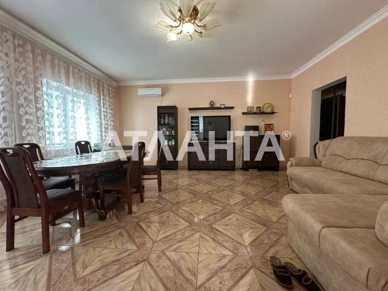 Капитальный дом в пригороде